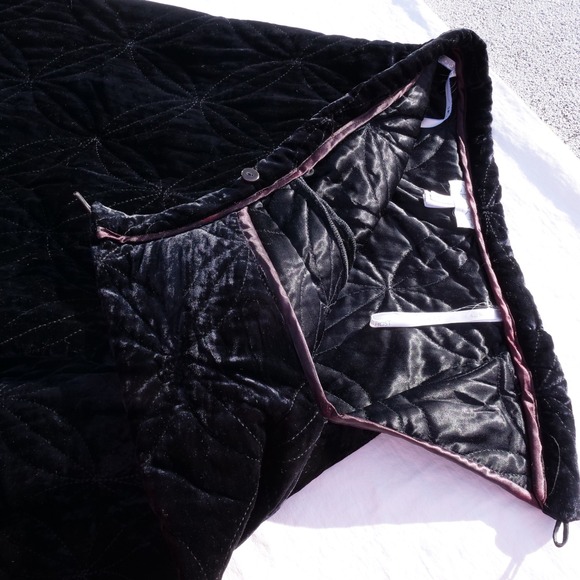 Gorgeous 90s GHOST quilted black velvet maxi skirt - Picture 2 of 8
